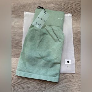 NVGTN Contour Seamless Shorts - green